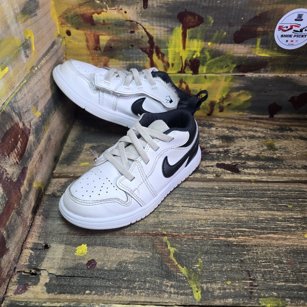 Nike Kids White and Black Low-Top Sneakers